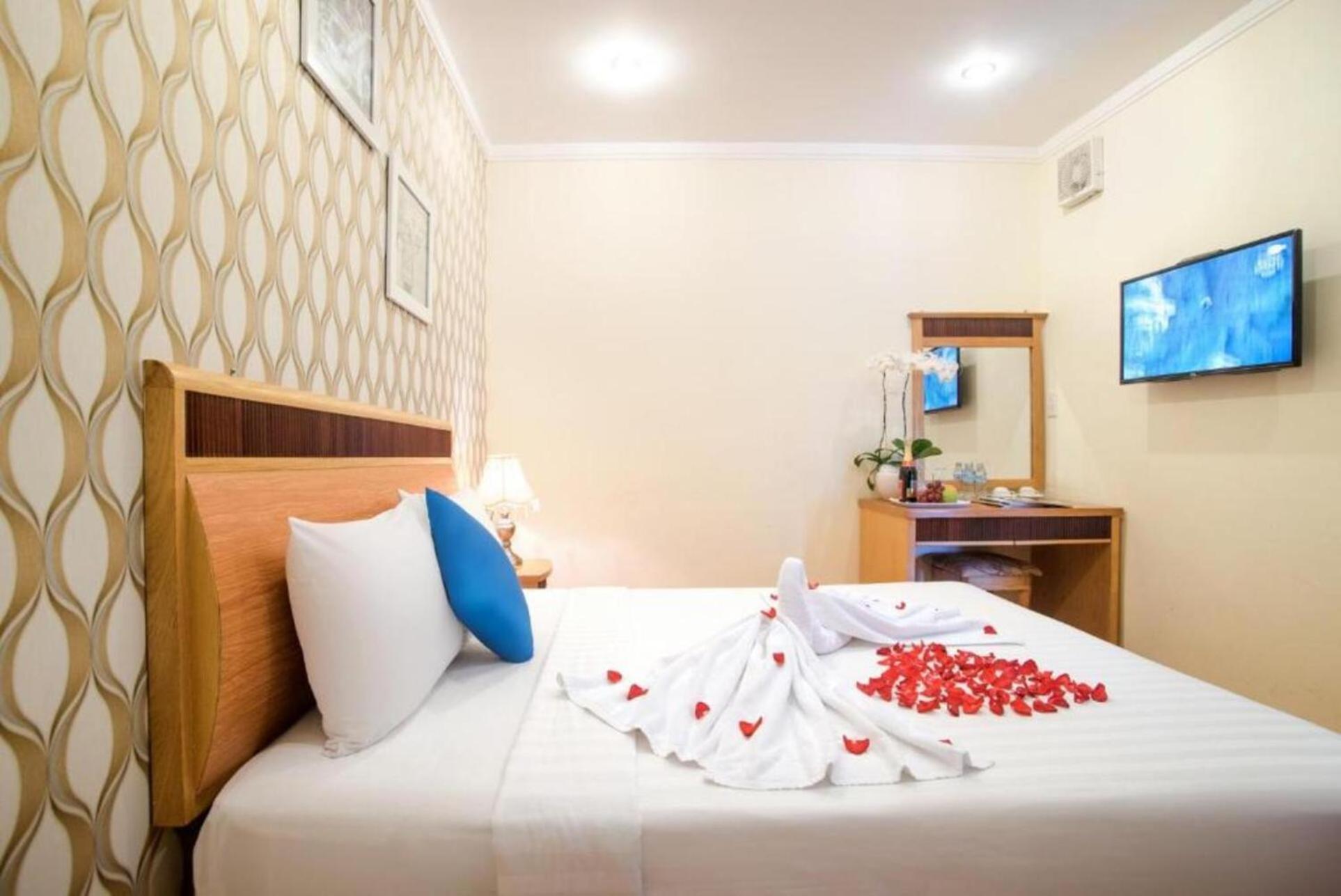 Ruby Saigon Hotel - Ben Thanh Ho Chi Minh Zewnętrze zdjęcie